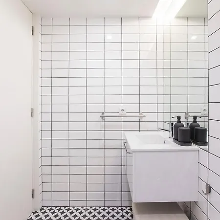 Modern 2br Duplex Downtown By Art District By Lovelystay * Porto